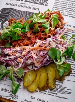 Рваное мясо с овощами